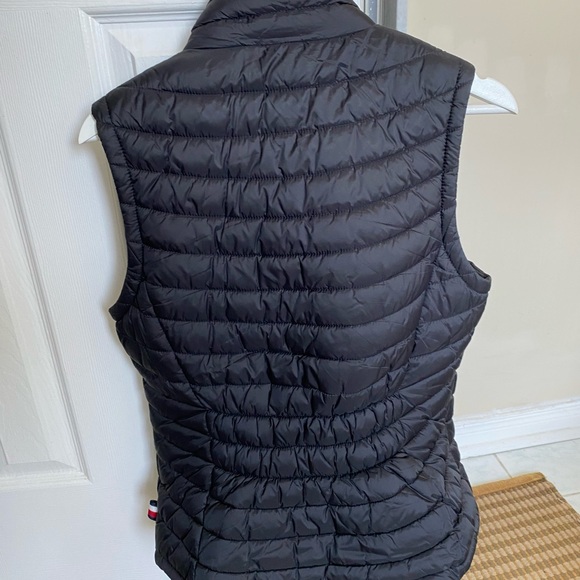 Tommy Hilfiger Packable Puff Vest - Picture 2 of 6